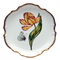 An exquisite hand-painted tulip design expresses your appreciation for beauty with this dinnerware collection, rendered in white European porcelain and accented with gold for an opulent finish.