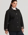 Fend off the chill in this timeless Portrait barn jacket, designed in diamond quilted microfiber for added warmth.
