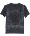 With a moody allover graphic, this t-shirt from Retrofit gives your jeans a stylish edge.