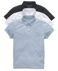 A cool, clean classic. Master minimalism with this polo shirt from Calvin Klein.