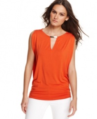 A keyhole and logo hardware adds eye-catching appeal to this bright MICHAEL Michael Kors top -- a stylish spring staple!