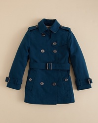 An absolute essential for the stylish child, this endlessly iconic Burberry trench is a trustworthy investment piece.