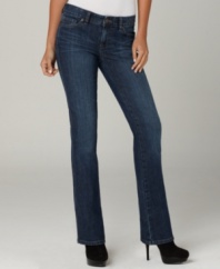 Leave it to Calvin Klein Jeans to deliver a denim silhouette you'll wear again and again. The dark wash and a straight leg of these jeans make them a classic pairing with everything from your favorite tee to a cozy cardigan.