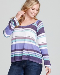 Keep your cool in this Splendid Plus tee, flaunting faded stripes and soft tailoring for easy summer style.