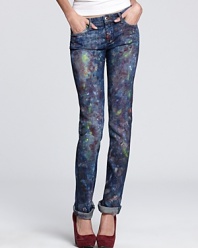 Channel your inner artiste in these BLANKNYC straight-leg jeans, splattered in paint for that just-stepped-out-of-the-studio look.