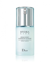This lightweight serum provides instant and lasting hydration, both at the skin's surface and deep within the skin. The ultra-refreshing formula is two times more concentrated in Hydra Life's trio of plant extracts than the other product in the Hydra Life range for increased hydration, plumpness and antioxidant protection. Jisten optimizes the flow of moisture throughout the skin, Centella boots collagen and Black Rose strengthens the skin's defenses against free radical damage. Fully hydrated, plumped and reinforced, skin is visibly more beautiful and better able to resist the effects of stress and fatigue.