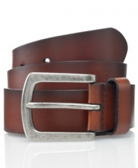 Finish off your favorite pair of jeans or chinos with the vintage quality of this leather bridle belt from Levi's.
