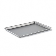 With durable folded construction and rolled edges for clean release, this baking sheet from Calphalon promises a lifetime of delicious baked goods. Expertly constructed to the standards of culinary professionals, it features two interlocking layers of high-performance nonstick for beautiful results and easy serving.