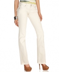Boasting signature back-pocket design and a white-hot wash, these bootcut jeans from Rock Revival are a chic option for warm-weather styling!