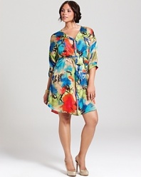 A tropical rush, this T Bags Plus shirt dress turns heads with lush florals and saturated hues. Team with polished pumps for instant getaway glamour.
