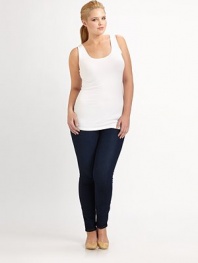 Supima cotton with just the right amount of stretch gives this beloved design instant appeal.Round neckSleevelessFlattering, elongated silhouetteAbout 29 from shoulder to hem47% supima cotton/47% micro modal/6% spandex Machine washMade in USA