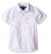 Tommy Hilfiger Little Boys' Back Flag Short Sleeve Woven Shirt, White, 5 Regular